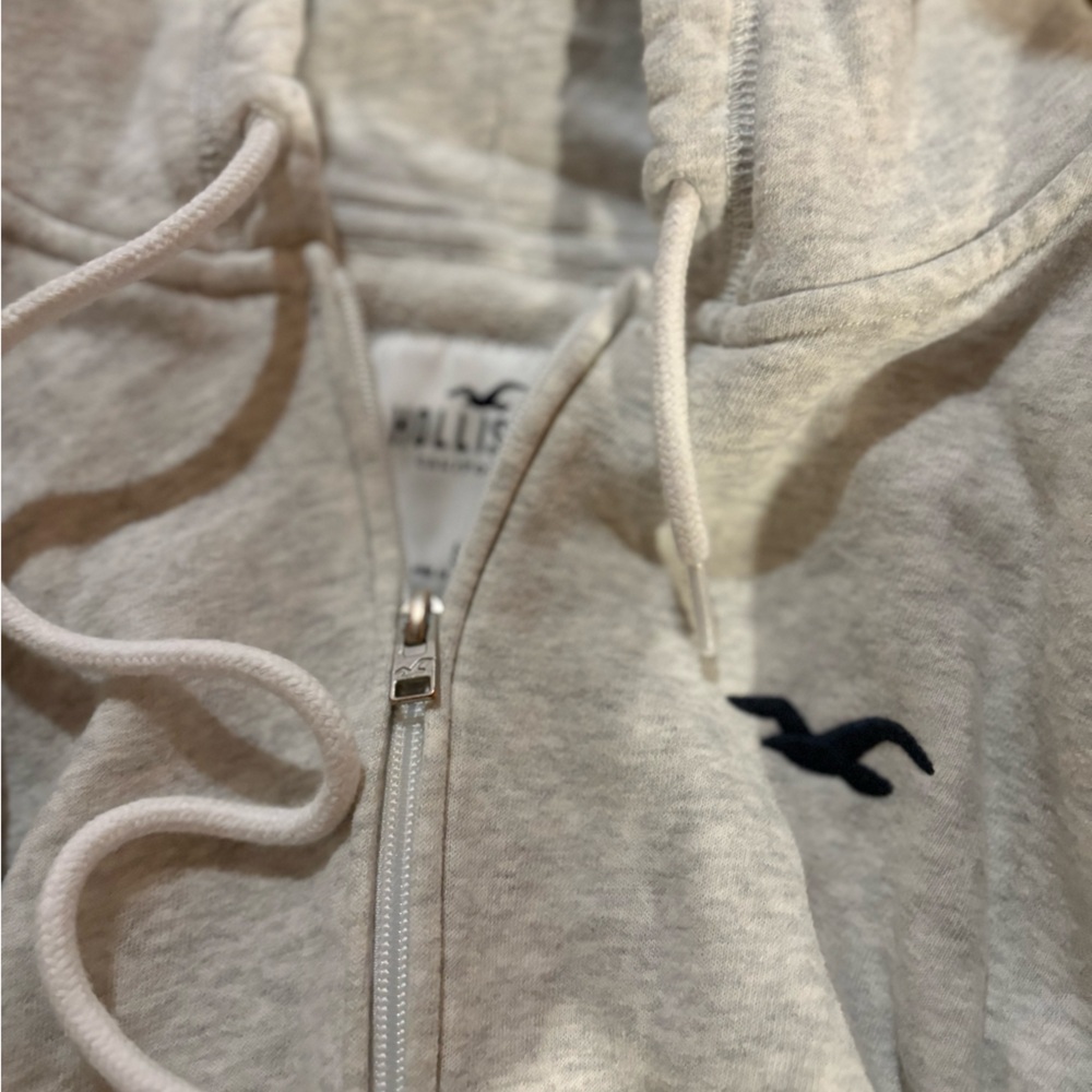 Hollister Light Gray Hoodie with Navy Logo - Picture 3 of 4